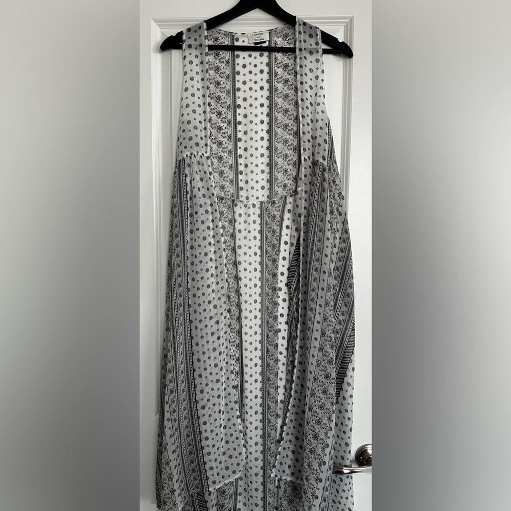 David and Young Monochrome Floral Kimono